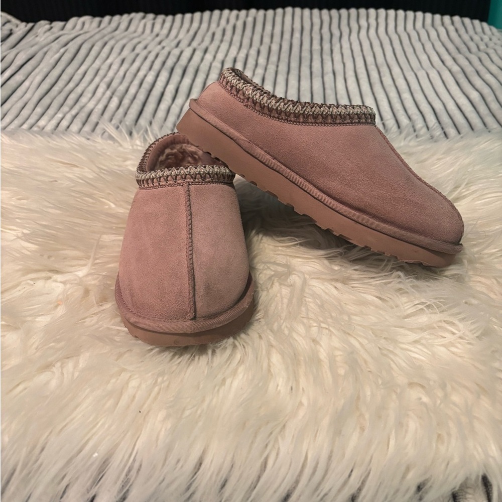 Women’s Ugg Tasman slippers size 6